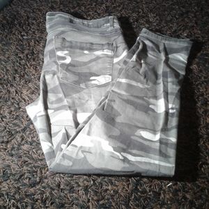 Camo Womens Size 12 Jeans (stretchy waistband)
